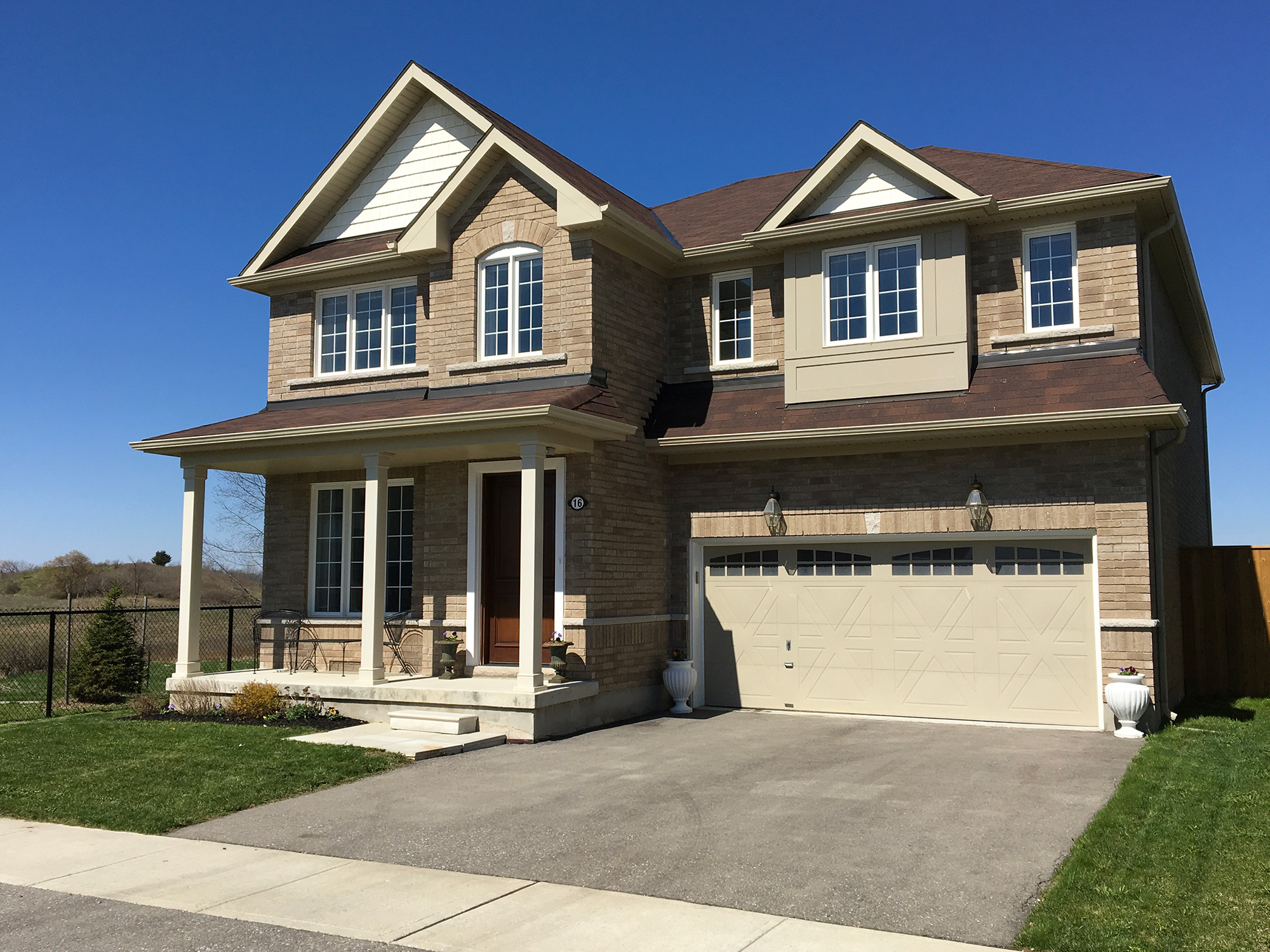 16 Bisset Avenue in Wyndfield, Brantford, Ontario