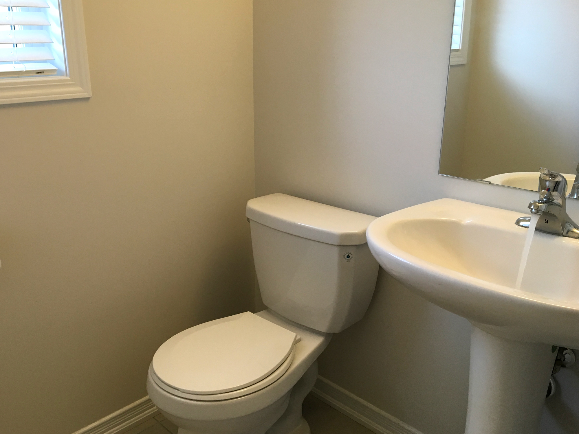 135 English Lane, Wyndfield, Brantford, Ontario - Powder Room