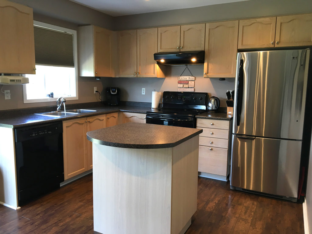 26 Gaydon Way in Wyndfield, Brantford, Ontario - Kitchen Island