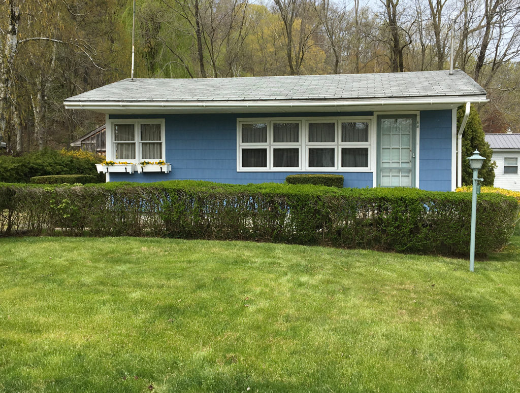 33 Walter Street, Turkey Point, Ontario. Cottage - Front Lawn