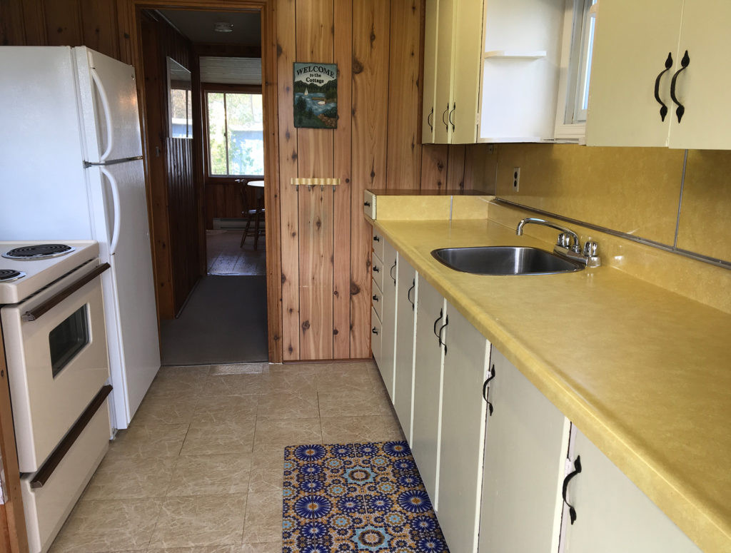 33 Walter Street, Turkey Point, Ontario. Cottage - Kitchen