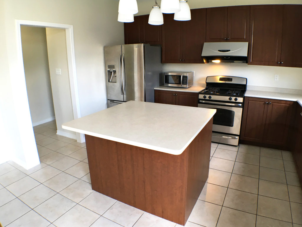 157 Hunter Way, Wyndfield, Brantford, Ontario - Huge Kitchen Island